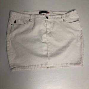 Torrid white denim jean skirt, size 24